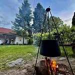 Gesztenyeház With Hot Tub Casa vacanze *
