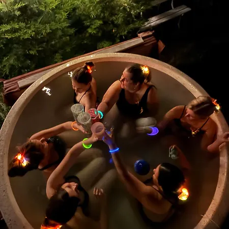 Gesztenyehaz With Hot Tub Vakantiehuis Leányfalu