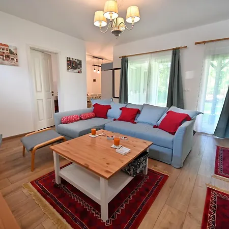 Gesztenyehaz 6 Fos Fuerdodezsaval * Leányfalu