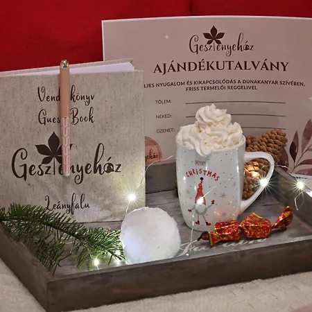 Gesztenyehaz Vendeghaz A Dunakanyarban Fuerdodezsaval Dom wakacyjny *