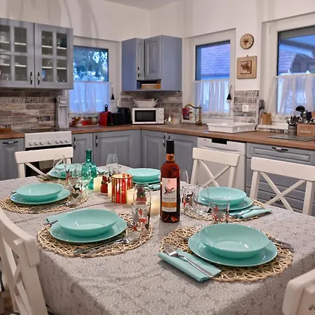 Dom wakacyjny Gesztenyehaz Vendeghaz A Dunakanyarban Fuerdodezsaval *