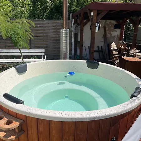 Gesztenyehaz With Hot Tub *