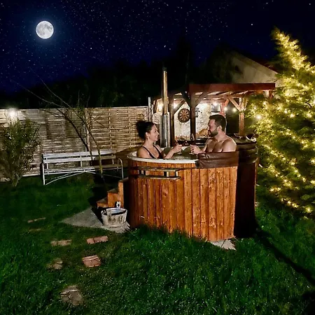 Gesztenyehaz With Hot Tub